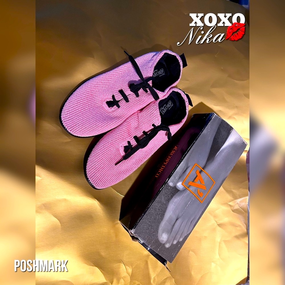 Arcopedico LS 43 Lace up  
Pink and Black Sneakers